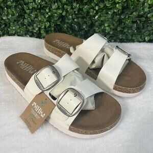 Women's Mad Love White Flat Earth Shoe Sandals Open Toe Silver Buckle Sz 11M